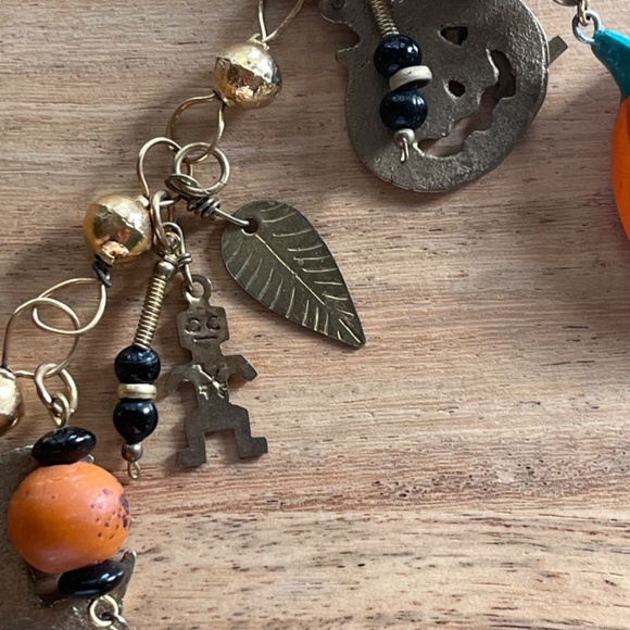 Vintage Halloween 34" necklace loaded with charms, pumpkins, moons cats skeleton - Picture 4 of 16